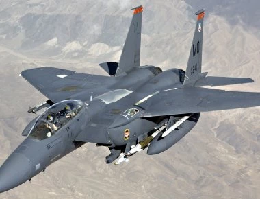 ΕΚΤΑΚΤΟ: Αμερικανικά F-15E βομβάρδισαν με βόμβες λευκού φώσφορου πόλη στην ανατολική Συρία